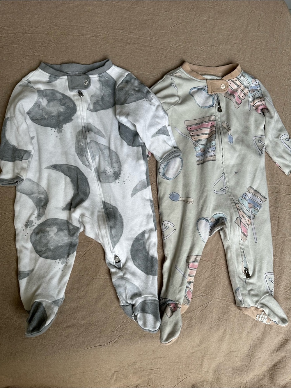 Burt's Bees Baby Gray Moon & Tan Xylophone Footed One-Pieces 0-3M
